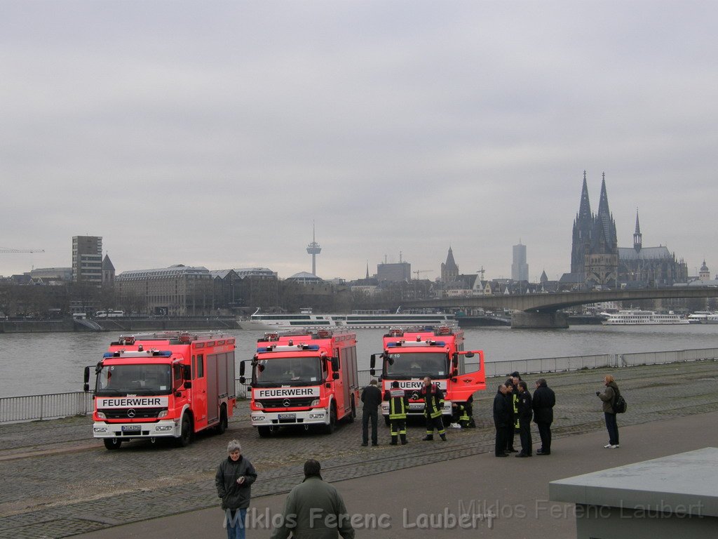 Neue LF`s fuer Koeln Uebergabe in Koeln Deutz an den Wachen  P047.JPG